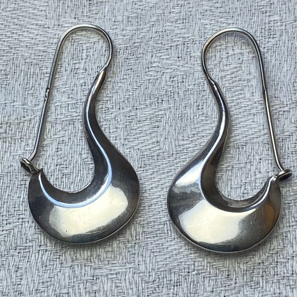 Vtg Earrings 925 Shiny Silver Oblong Abstract Long Dangling Puffy Geometric Hoop - Picture 6 of 12